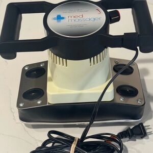 Med Massager Model MMB05 Therapeutic Massaging Device.